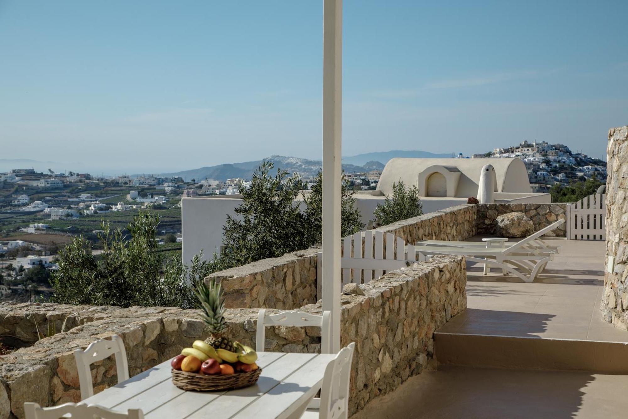 Zatrikion Santorini Villas Pyrgos Kallistis Bilik gambar